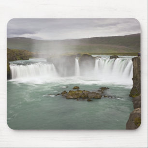 Island. Blick auf den Wasserfall Godafoss am Mousepad