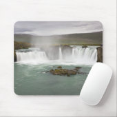 Island. Blick auf die Godafoss-Wasserfälle auf der Mousepad (Mit Mouse)