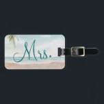 Island Breeze Beach Custom Honeymoon Reiseland Mrs Gepäckanhänger<br><div class="desc">Insel Breeze Painted Beach Szene,  mit Ocean Waves,  Sandy Beach und Palmen,  mit einem schönen aquamarinen blauen Himmel. Mit modernen Typografie-Script-Schriftart. Ein Sommer tropischer Strand,  Oder Hochzeit in Urlaubsort Design - Personalisierte Bride Mrs. Honeymoon Gepäckanhänger! ~ Karo mein Shop zu sehen,  die gesamte Hochzeitssuite für dieses Design!</div>