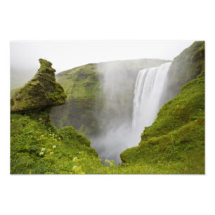 Island. Der Wasserfall des Skogarfoss fällt über e Fotodruck
