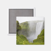 Island. Der Wasserfall des Skogarfoss fällt über e Magnet (Vorderseite/Rückseite)