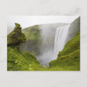 Island. Der Wasserfall des Skogarfoss fällt über e Postkarte (Vorderseite)
