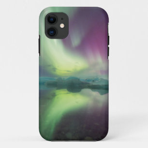 Island, Jökulsárlón. Aurora-Lichter reflektieren Case-Mate iPhone Hülle