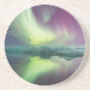 Island, Jökulsárlón. Aurora-Lichter reflektieren Sandstein Untersetzer