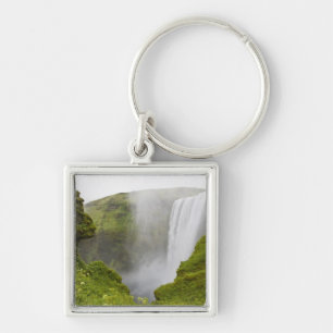 Island. Skogarfoss Wasserfall stürzt über eine Schlüsselanhänger