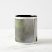 Island. Skogarfoss Wasserfall stürzt über eine Zweifarbige Tasse (Mittel)