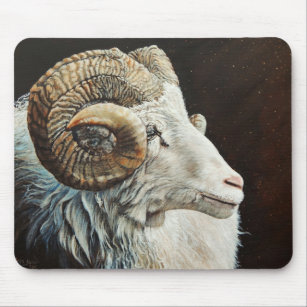 Isländisch Ram-weiße Schafe mit Hörnern Mousepad