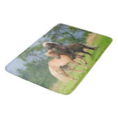 Isländische Pferde spielen und aufziehen Badematte (Schrägansicht)