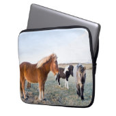 Isländisches Pferd im Winter auf Island Laptopschutzhülle (Vorderseite Links)