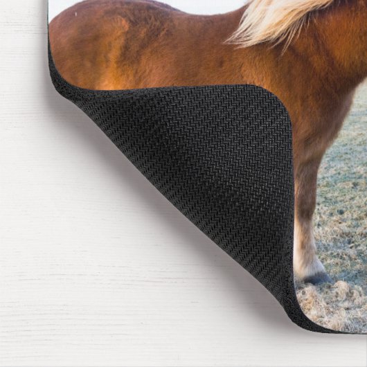 Isländisches Pferd im Winter auf Island Mousepad (Ecke)