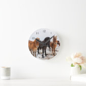 Isländisches Pferd während des Winters auf Island Runde Wanduhr (Zuhause)