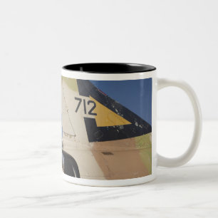 Israel-gebauter Kfir-Kampfflugzeug Zweifarbige Tasse