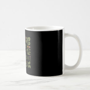 Iss die Unkräuter lustig beim Foraging wilde essba Kaffeetasse