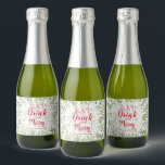 Iss Drink und sei frohe Weihnachten Mini Schaumweinetikett<br><div class="desc">Mit diesen personalisierten Etiketten mit modernen, eleganten Heiligen und Beeren mit Eat, Drink und Be Merry in schicken roten Schriftzeichen machen Sie Ihre eigenen Mini-Champagner-Flaschenschilder für Urlaubsgeschenke oder -favoriten. Alle Text-, Schriftart- und Schriftart-Farben können geändert werden, klicken Sie einfach auf den Link "Weitere Informationen" und verwenden Sie unser Design-Tool, um...</div>