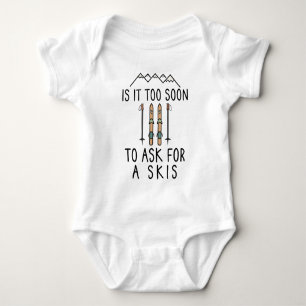 Ist es zu früh, um nach einem Skis Skifahren zu fr Baby Strampler