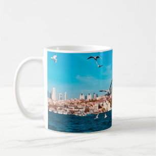 Istanbul Blick mit Möwen an einem warmen sonnigen Kaffeetasse