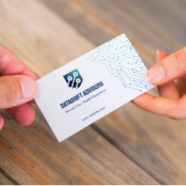 IT Consulting Business | Futuristisch simpel weiß Visitenkarte