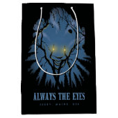 IT immer die Augen pareidolischen Baumhaufen Mittlere Geschenktüte (Vorderseite)