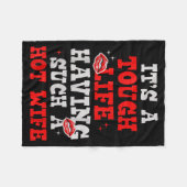 It’s A Tough Life Having Hot Wife Funny Sarcastic Fleecedecke (Vorderseite (Horizontal))