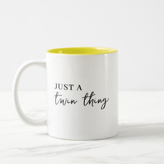 It’s a Twin Thing Modern Matching Twinning Design Zweifarbige Tasse (Links)