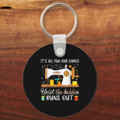 It’s All Fun And Games Until The Bobbin Runs Out C Schlüsselanhänger (Vorderseite)