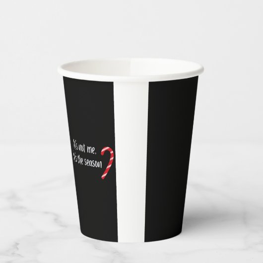 It’s Not Me, It’s the Season Funny Christmas Pappbecher (Links)