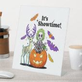 It�s Showtime Funny Halloween Sockelschild (In Situ)