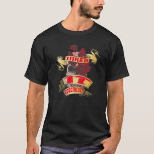 IT-Spezialist tätowierte Schädel- und rote Rosen-T T-Shirt