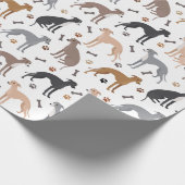 Italian Greyhound Dog Bones and Paws Wrapping Paps Geschenkpapier (Ecke)