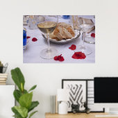 Italian Table: Bread, Wine and Bougainvillea Petal Poster (Heimbüro)