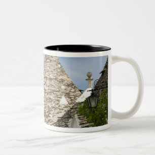 Italien, Apulien, Alberobello, Terra dei Trulli, Zweifarbige Tasse