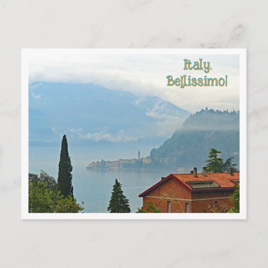 Italien. Bellissimo! Dorf in Wolken Postkarte (Vorderseite)