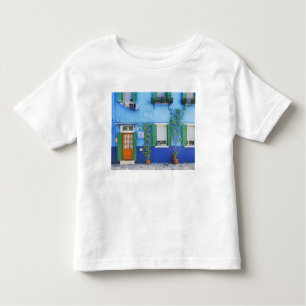 Italien, Burano. Ein buntes Haus in Burano in der Kleinkind T-shirt