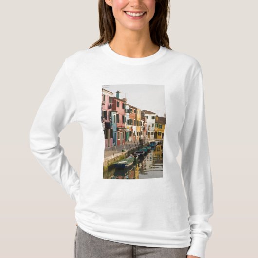 Italien, Burano. Farbige Häuser der Linie a T-Shirt (Vorderseite)