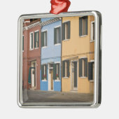 Italien, Burano. Farbige Reihe von Zuhause und lee Ornament Aus Metall (Links)