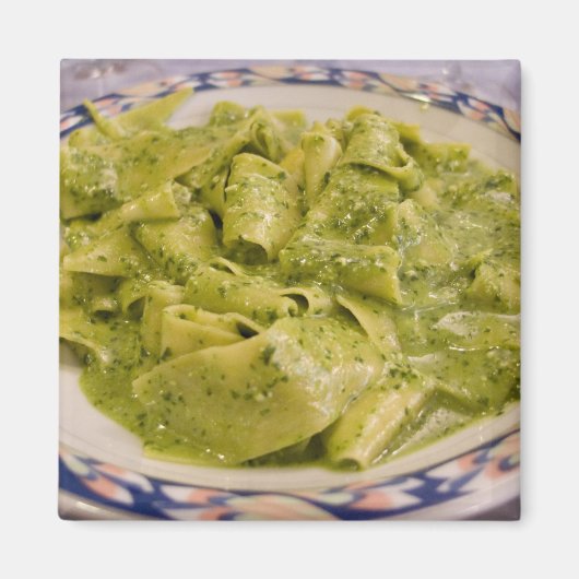 Italien, Camogli. Teigwaren mit Pesto Magnet (Vorne)