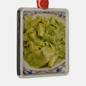 Italien, Camogli. Teigwaren mit Pesto Silbernes Ornament (Rechts)