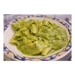 Italien, Camogli. Teller mit Pasta und Pesto Fotodruck