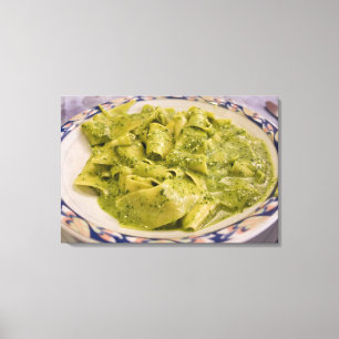 Italien, Camogli. Teller mit Pasta und Pesto Leinwanddruck