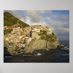 Italien, Cinque Terre, Manarola. Dorf auf der Klip Poster