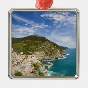 Italien, Cinque Terre, Vernazza, am Hang gelegener Silbernes Ornament