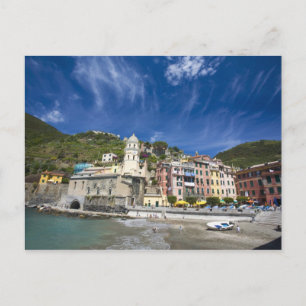 Italien, Cinque Terre, Vernazza, Hafen und Kirche  Postkarte