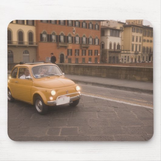 Italien, Florenz. Fiat 800 Kundgebung durchquert A Mousepad (Vorne)