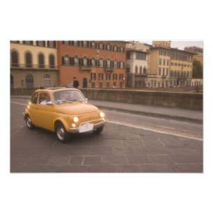 Italien, Florenz. Fiat 800 Kundgebung überquert Ar Fotodruck