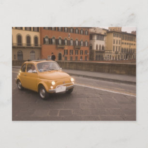 Italien, Florenz. Fiat 800 Kundgebung überquert Ar Postkarte