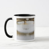 Italien, Florenz, Ruderskulturen mit Tasse (Links)