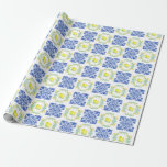 Italien - Lemon Brautparty Wedding Gift Geschenkpapier<br><div class="desc">Mit diesem in Italien inspirierten, italienischen Lemon Brautparty Wedding Geschenkpapier kannst du deine Geschenke stilvoll zusammenstellen! Mit lebendigen gelben Zitronen und klassischen mediterranen Mustern bringt dieses Packpapier den Charme der Amalfiküste zu jedem Anlass. Es ist perfekt für Brautpartys oder Hochzeiten geeignet und fügt Ihrem Geschenk eine Touch von La Dolce...</div>
