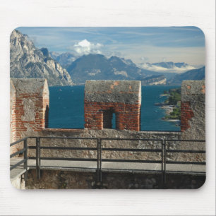 Italien, Malcesine, Blick vom Schloss auf den See Mousepad