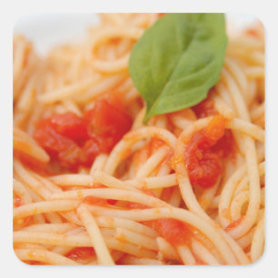 Italien, Orta, Lago Orta, Spaghetti mit Tomate Quadratischer Aufkleber