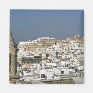 Italien, Ostuni, nahe Aussicht auf die Altstadt Magnet